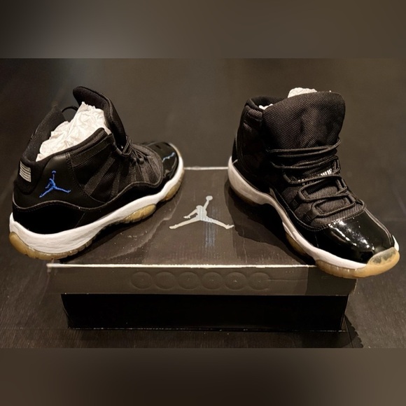 Air Jordan 11 Retro 'Space Jam' black white and varsity blue new